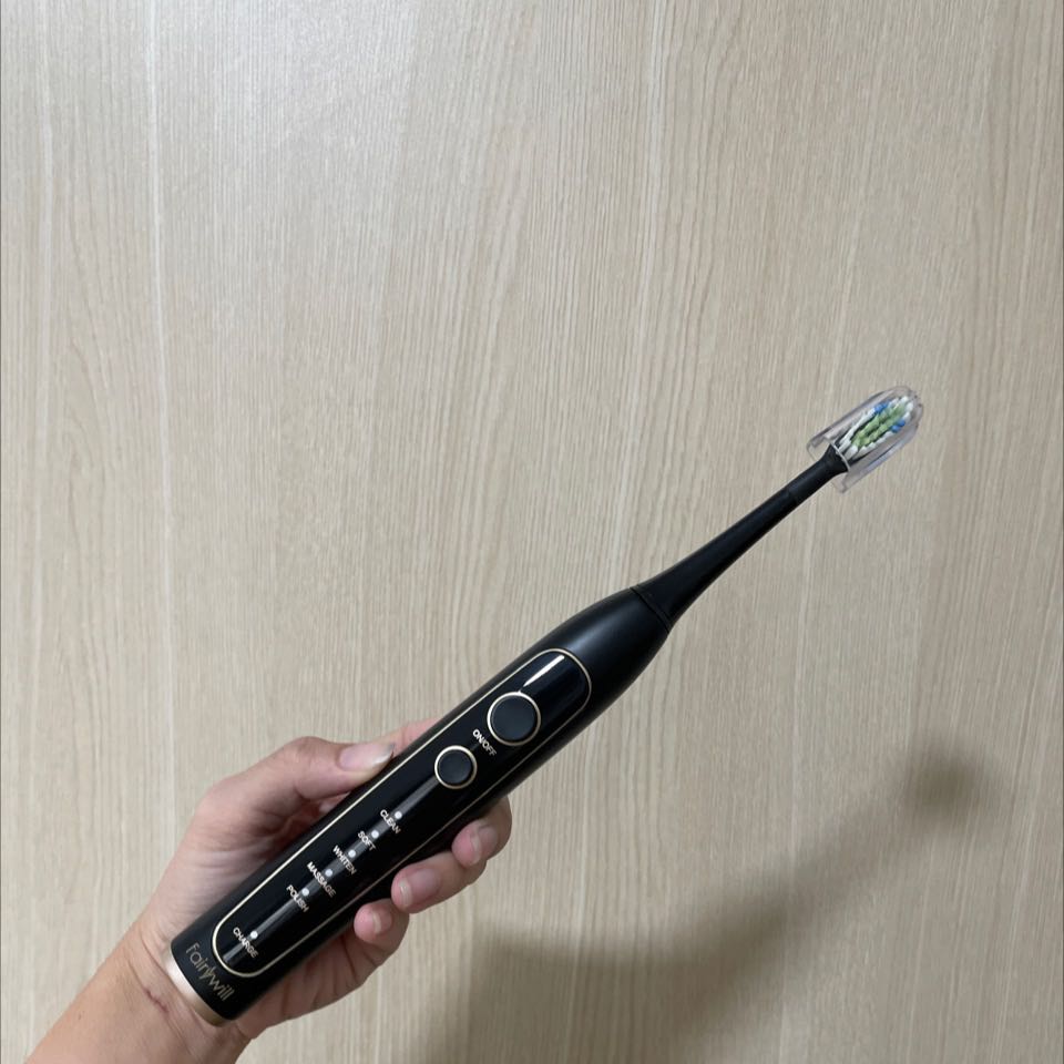 Rất ưng sản phẩm nhen. Đóng gói kỹ lưỡng. Nhìn bộ sp mà mê. Mê nhất là hộp đựng thân và đầu bàn chải. Trong hộp đựng đầu bàn chải còn có tia UV tiệt trùng luôn. Mà phê nhất là sạc pin trực tiếp bằng hộp luôn. Đi du lịch là perfect lắm luôn