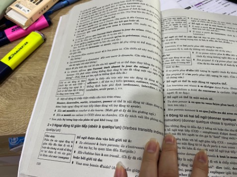 Sách in thiếu trang, không đủ chữ. Nhiều trang có nữa dọc bên trái có chữ, bên phải ko có. Thất vọng!