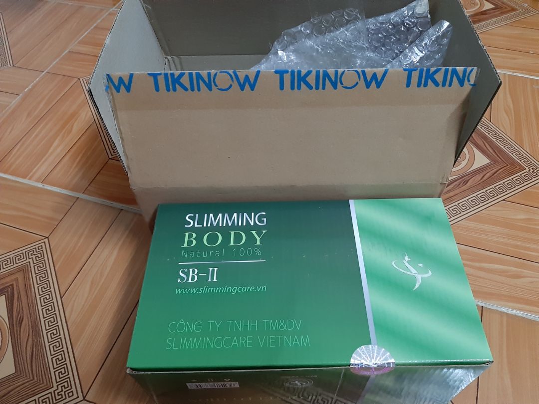 + Hàng có tem của Slimming Care VN.
+ Trong hộp có đủ đồ trừ nilong quấn khác hình ảnh mô tả, cái này cần tiki giải thích.
+ Đai quấn hơi bẩn (ko rõ do gia công hay hàng gì...) - dùng lên nhiệt OK.

PS: mua tặng G..