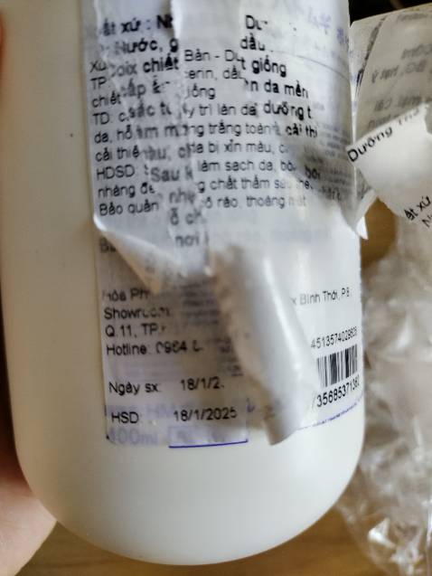 Shop không trung thực khi dán đè 3 mark vào sản phẩm, mỗi mark là một hạn sử dụng khác nhau. Sản phẩm vẫn còn hạn sử dụng vậy tại sao cần thiếu trung thực như vậy? Mình sẽ KHÔNG BAO GIỜ mua hàng của nhà cung cấp này nữa.