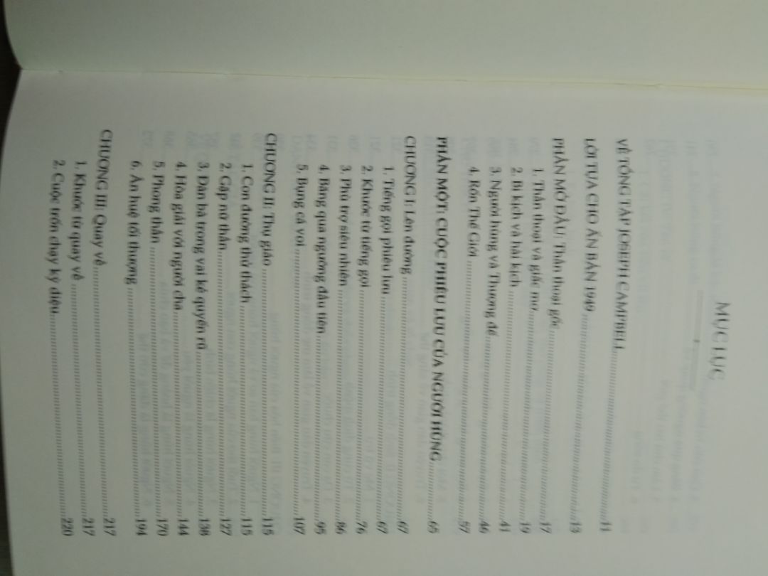 Mình chụp phần mục lục cho các bạn tham khảo. Sách bìa cứng, khá đẹp. Sách cung cấp rất nhiều thông tin về người hùng và con đường trở thành người hùng. Mình rất thích.