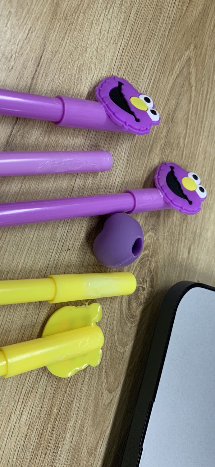 5/10 cây bị lỗi, 1 cây bị thiếu đầu thú, 1 cây thì bong keo rớt đàu, các cây còn lại dính đầy keo