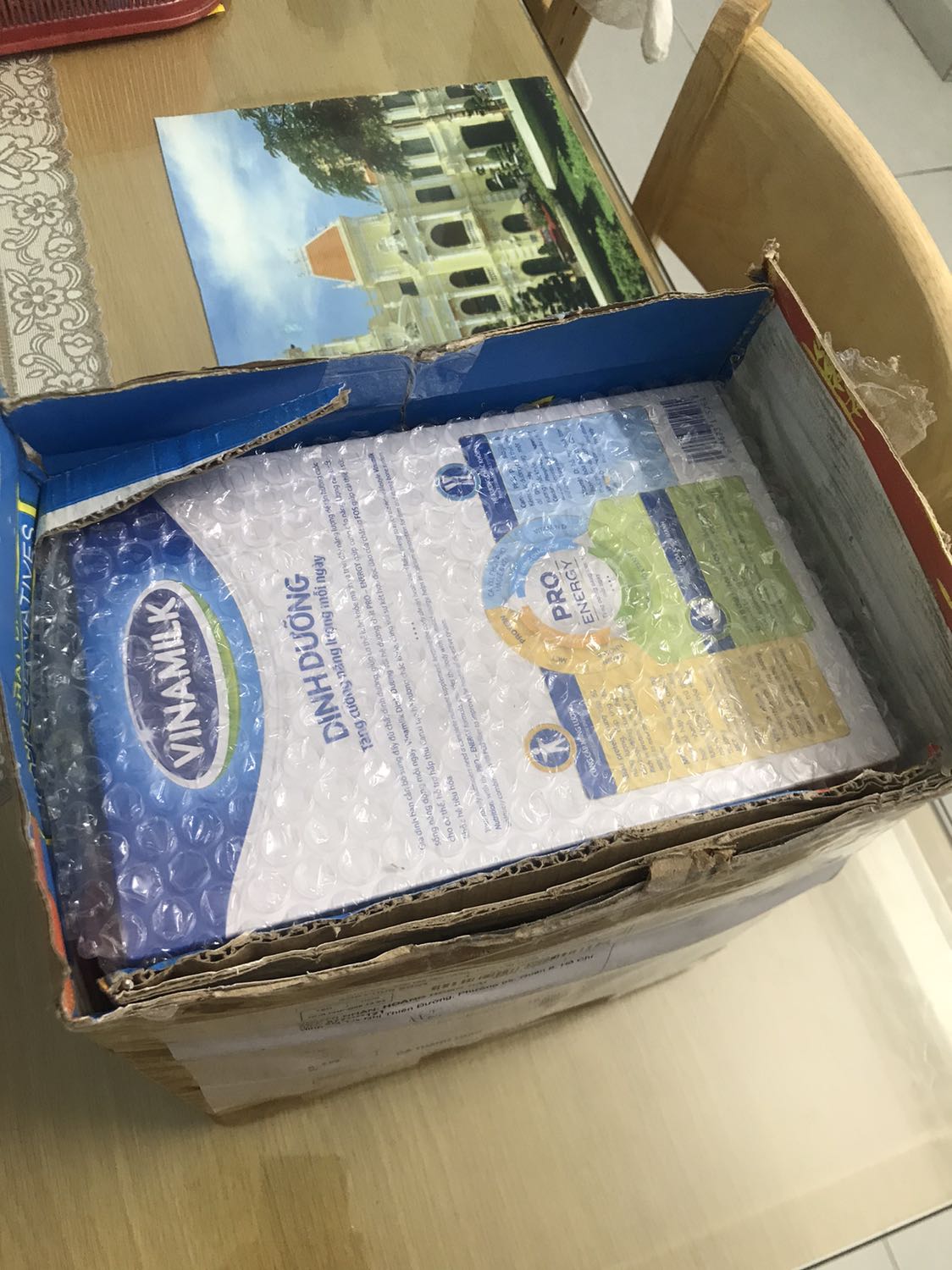 Đóng gói sản phẩm rất đẹp và chắc chắn, thời gian giao hàng rất nhanh