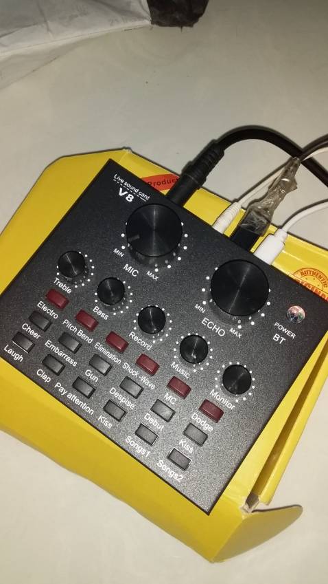 Shop phục vụ tốt, uy tín, Sản phẩm chắc nặng tay, đủ phụ kiện. Nhưng thiết bị phát ra nhạc nhỏ, phải vặn max volume mới nghe được.

Bluetooth thì dễ kết nối quá nên cũng có bất lợi khi có máy lạ tự kết nối trong lúc ta đang hág sẽ có thêm 1 thiết bị lạ phát nhạc chèn vào. Không tìm thấy nút tắt bluetooth.
Nói chung là ổn với tầm giá này. Nên mua trải nghiệm, học tập trước khi mua thiết bị ghi âm chuyên nghiệp vài triệu cũng là điều tốt.

Mua lần 2 ở shop vì có uy tín, sh0p hứa tặng quà mà shop quên thôi.