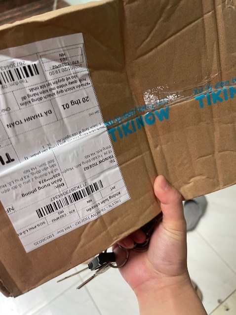 Chưa đọc nên chưa nhận xét review được. Khi nào đọc xong mình sẽ quay lại review sau. Đánh giá ship quăng quật sách như này chịu luôn. Dù Tiki bọc kỹ nhưng vẫn có chút ảnh hưởng :)