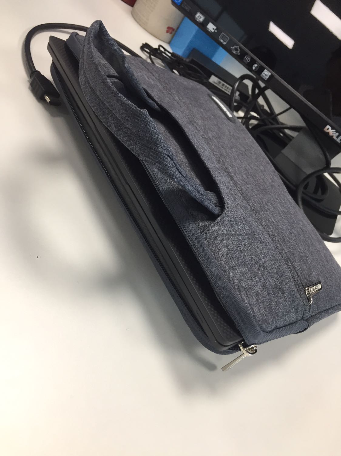 Xin vui lòng đổi lại size to hơn giúp tôi, sp không vừa laptop 
Chất lượng sp thì rất Ok