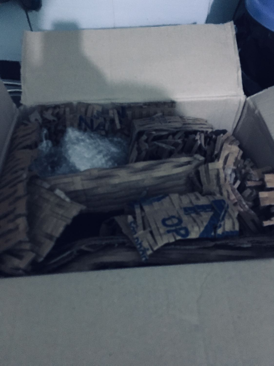 Rất xịn, dù shop dấu tích official mà ít người mua nên ban đầu cũng hơi ngại. Xong thì tuyệt, đóng gói thì bao bì chống sốc nó còn to nặng gấp đôi sản phẩm luôn ý chứ.