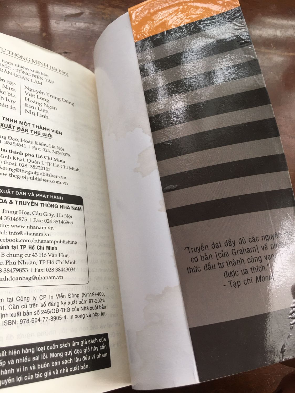 Xin lỗi…sách có giá tốt thì cũng đừng như mới nhặt ở đâu về bán như vậy chứ. Hẹn hơn một tuần giao mà còn trễ thêm một ngày kèm chất lượng thế này. Tiki vui lòng kiểm tra chất lượng giúp người mua nhằm đảm bảo uy tín của mình.