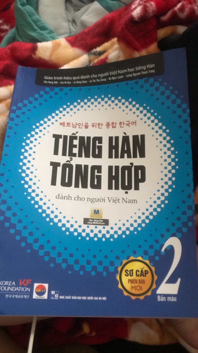Lúc mới cầm thấy cái hộp ngoài bị móp hên mà sách không sao. Nói chung ok nhưng vẫn mong tiki lần sau cẩn thận hơn. Nội dung sách cũng ok cho mấy bạn muốn tự học tiếng hàn