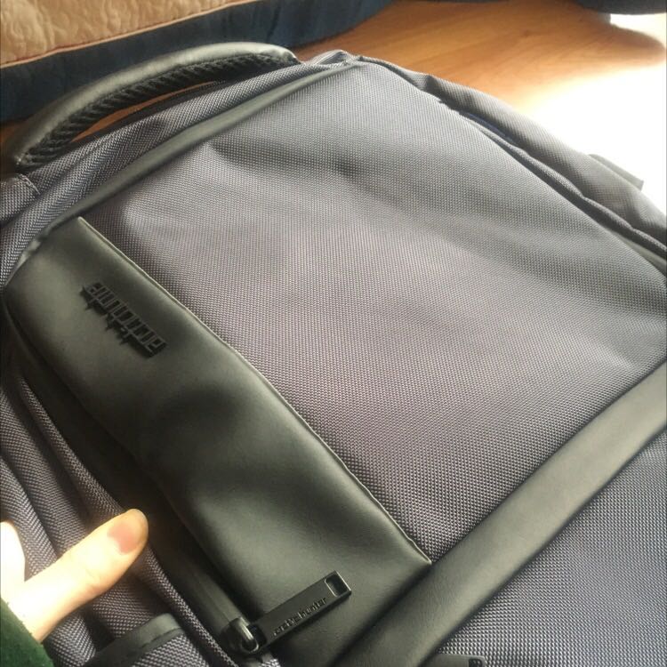 Balo đẹp như hình. Sau 24h đã nhận được hàng. Chất liệu dày dặn, để laptop rộng rãi luôn. Mình đắn đo rất nhiều trước khi mua nhưng nhận đc sản phẩm thì cực kì ưng cái bụng. Balo đẹp như hình. Sau 24h đã nhận được hàng. Chất liệu dày dặn, để laptop rộng rãi luôn. Mình đắn đo rất nhiều trước khi mua nhưng nhận đc sản phẩm thì cực kì ưng cái bụng.