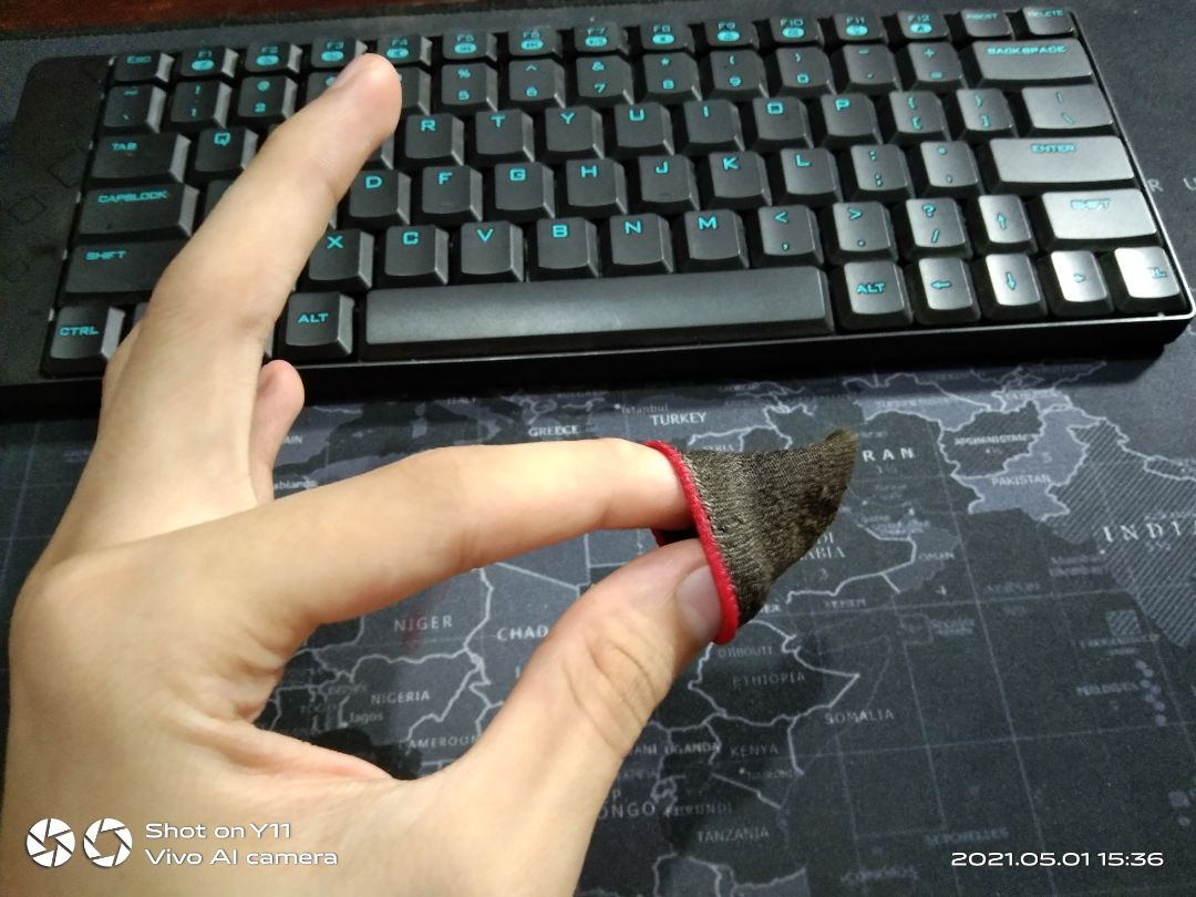 nên mua quá ổn nhưng lưu í không nên chạm vào mấy cái lông nhựa cố định tường có trên các loại dép học sinh . dùng rất chi ok  ăn màng hình thì best nhè bấm phát nào trúng phát đấy :))