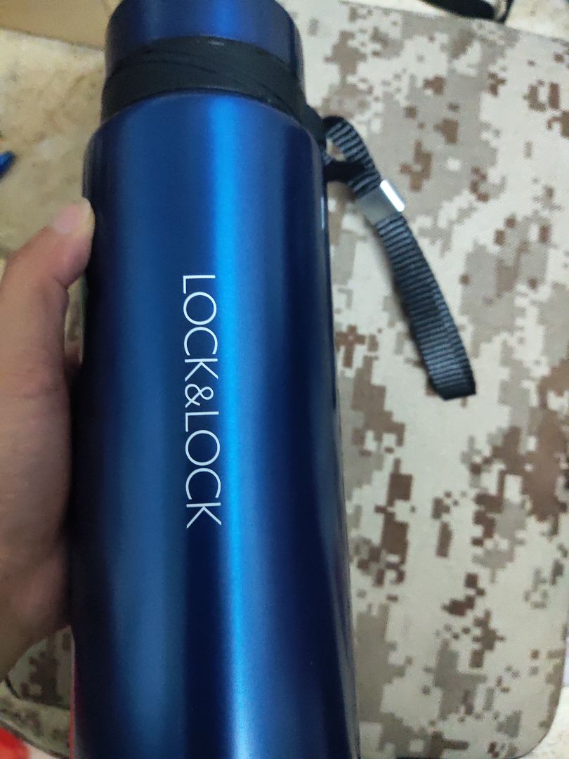 màu xanh nhìn rất sang. giao hàng nhanh, cầm chắc tay, nhìn đã thích rồi. mình chưa sử dụng nhưng rất tin tưởng các sản phẩm Lock&Lock. sẽ tiếp tục ủng hộ shop và Tiki