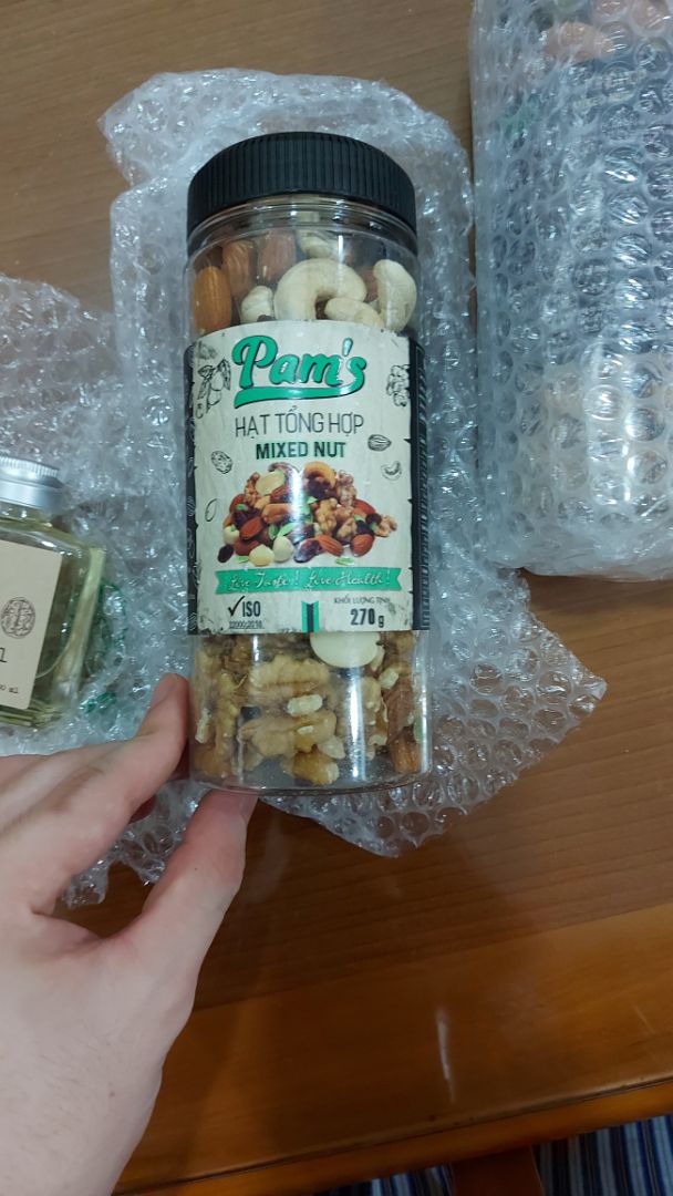 Hạt ăn ngon, bùi bùi, vị khá vừa miệng. Shop đóng gói có tâm, còn tặng thêm lọ dầu óc ***. 

Cảm ơn shop, có dịp mình sẽ mua tiếp.