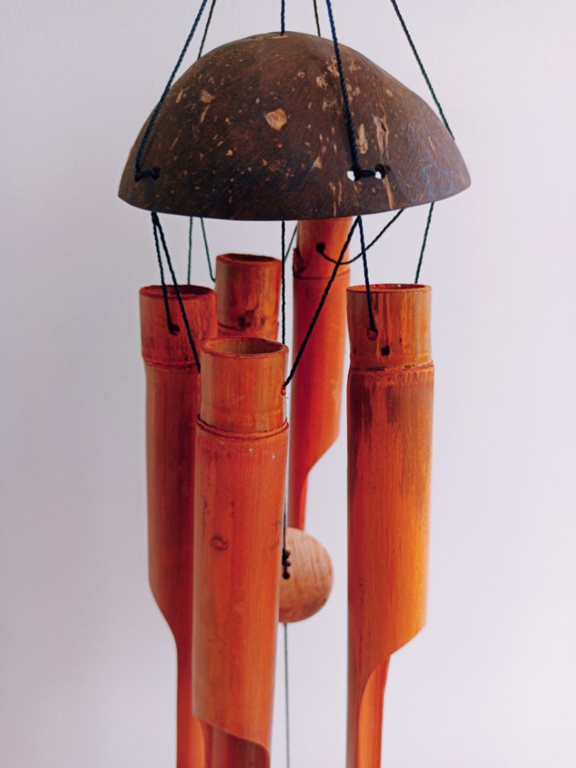 Chuông gió gáo dừa rất đẹp và tiếng kêu rất vui tai.