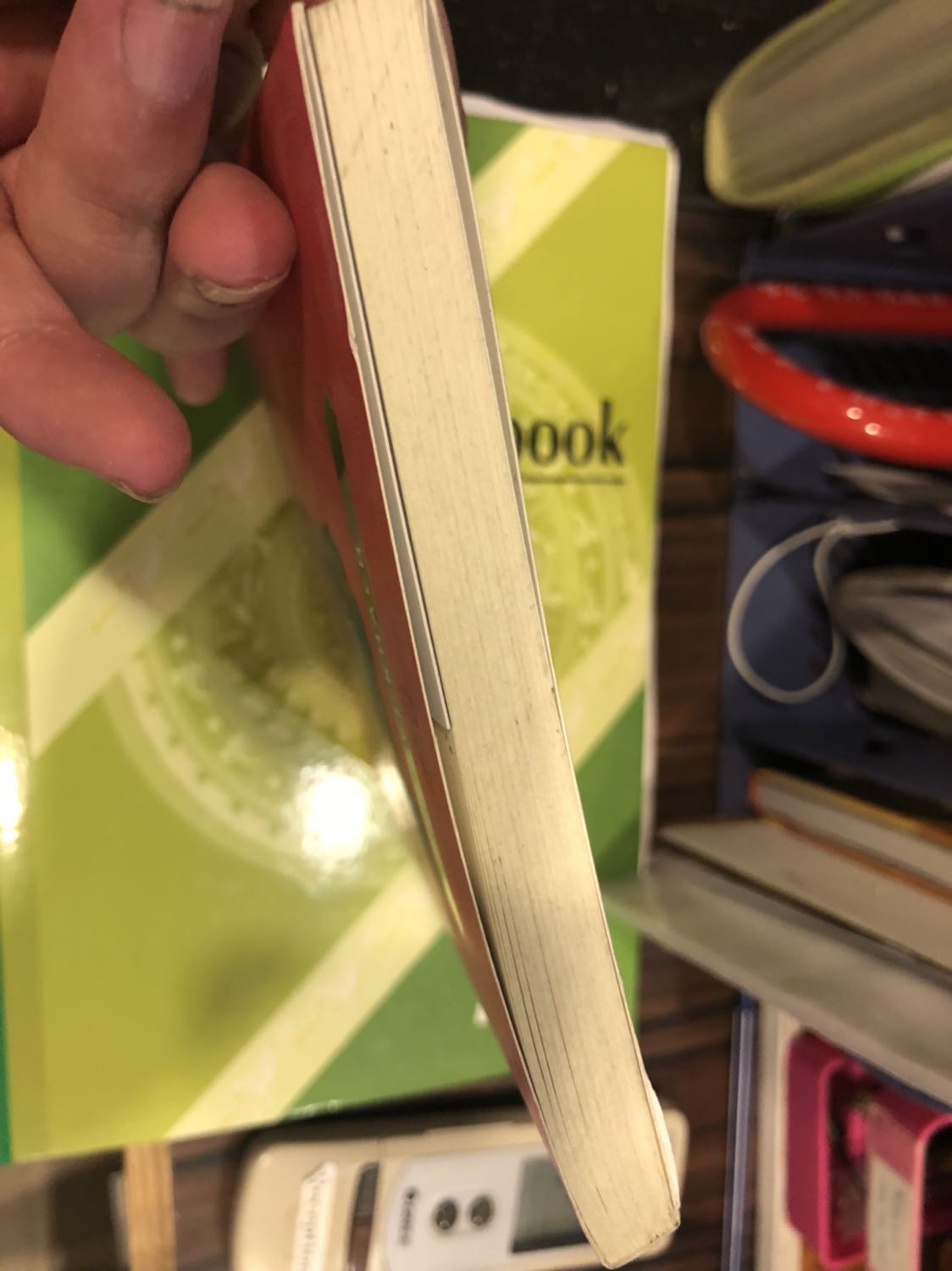 Mình đặt hàng tiki cả năm nay mà giờ mới gặp trường hợp tệ đến thế này.sách phủ bụi có mạng nhện bẩn ko thể tả.ko hiểu sao giao cho mình đc thế này thì cần gì tikinow giao nhanh khi nó bẩn đến thế này