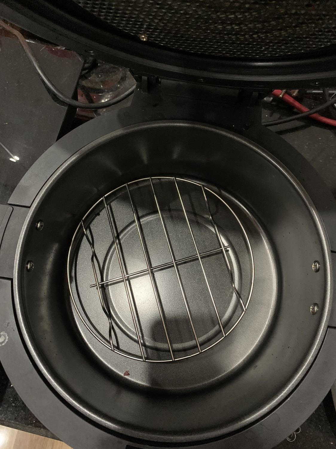 Đóng hộp chắc chắn, có đủ 5 món như mô tả. Ngoài ra còn có 4 xiên inox dùng để xiên thịt nướng.