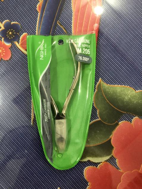 Kềm chắc chắn, dùng để cắt khóe móng hay móng bị cắm sâu vào thịt thì tuyệt vời,  có cây khêu để làm sạch móng còn bám lại, kềm cá nhân nên yên tâm về vệ sinh. Tiki giao hàng nhanh. Mình cực kì hài lòng.