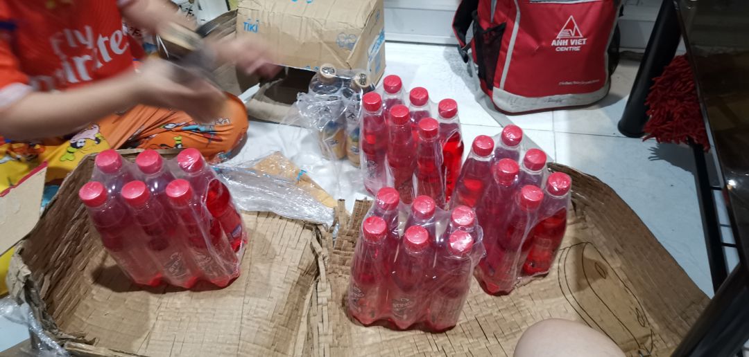 Shop đóng gói hàng cẩn thận, giao đủ hàng, giá bán hợp lý. Mình thích khuyến mại, cứ có khuyến mại là mua ủng hộ.
Chúc Shop luôn đông khách, sẽ ủng hộ Shop ở  những lần sau.