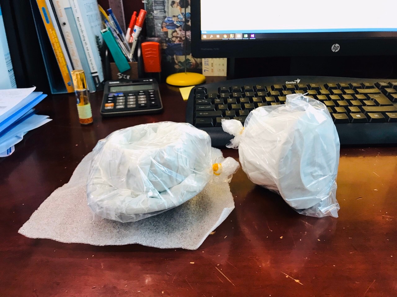 Giao hàng rất nhanh, đóng gói cẩn thận. Nói chung là rất đẹp, nhưng không hiểu sao mình pha lần đầu tiên cafe xuống chậm, chắc do mình cho nhiều quá. Để thử lại tiếp....