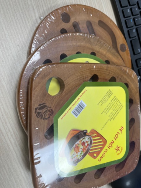 Gỗ dày dặn, giao hàng nhanh