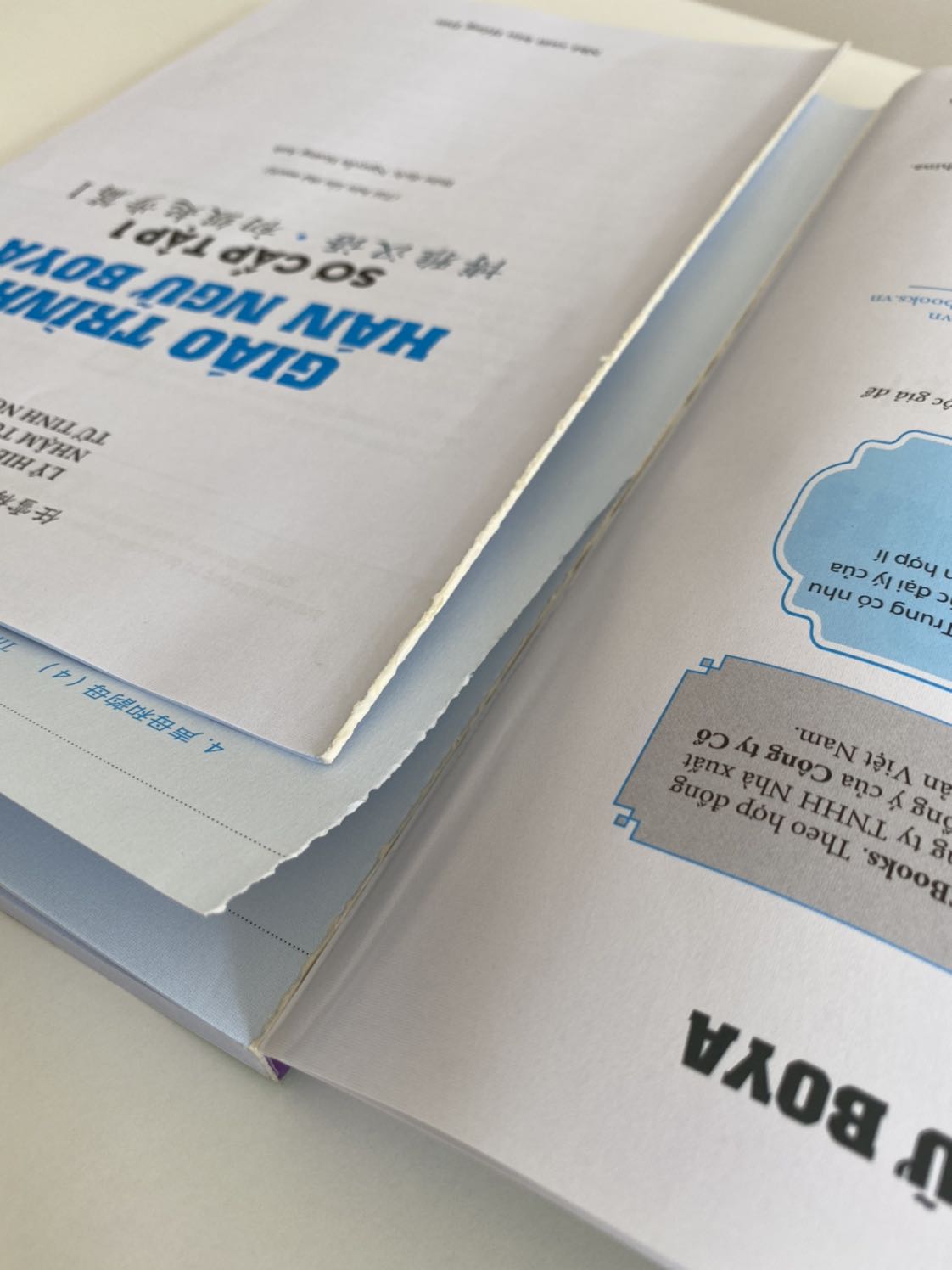 Nhận sách mở ra thì gáy bong tróc. Đã phản hồi nhà cung cấp và Tiki nhưng không ai trả lời.