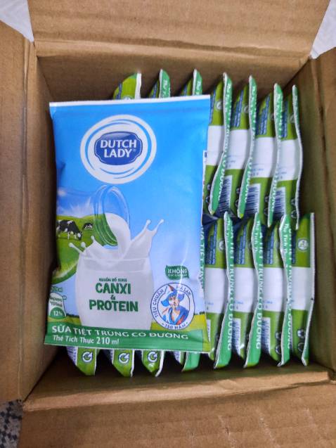 Lúc đầu cứ lo sale giá rẻ nên sữa dễ bị hư, nhưng date cũng còn 2 tháng HSD 220523 cũng oki, bọc bao nilong kỹ, shipper giao hàng nhanh chóng, mới đặt tối là trưa mai có hàng rồi.