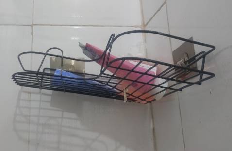 Cái này chỉ đựng đồ nhẹ nhẹ thôi, chứ tôi cho thâm 1 cái lọ sữa rửa mặt nừa là bung. Ảnh này là mình phải bồi thêm keo rồi mới đựng đc như này. Cái này chỉ đựng đồ nhẹ nhẹ thôi, chứ tôi cho thâm 1 cái lọ sữa rửa mặt nừa là bung. Ảnh này là mình phải bồi thêm keo rồi mới đựng đc như này.