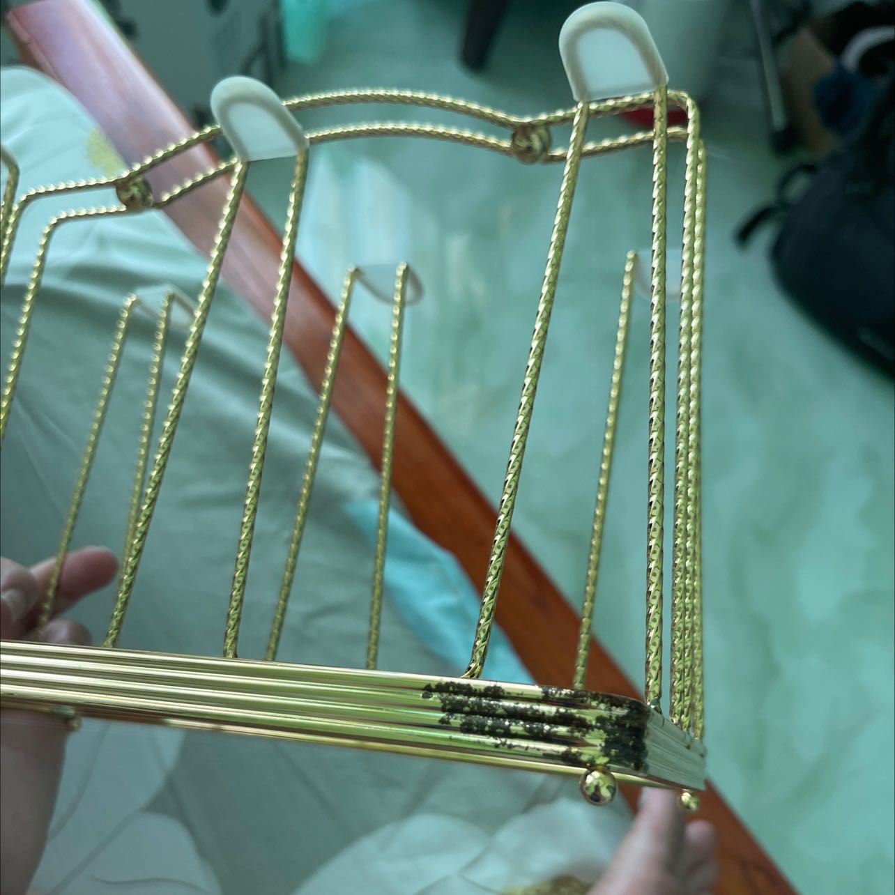 khi giao hang thung hang am uot va dan den set khay cam thay that vong