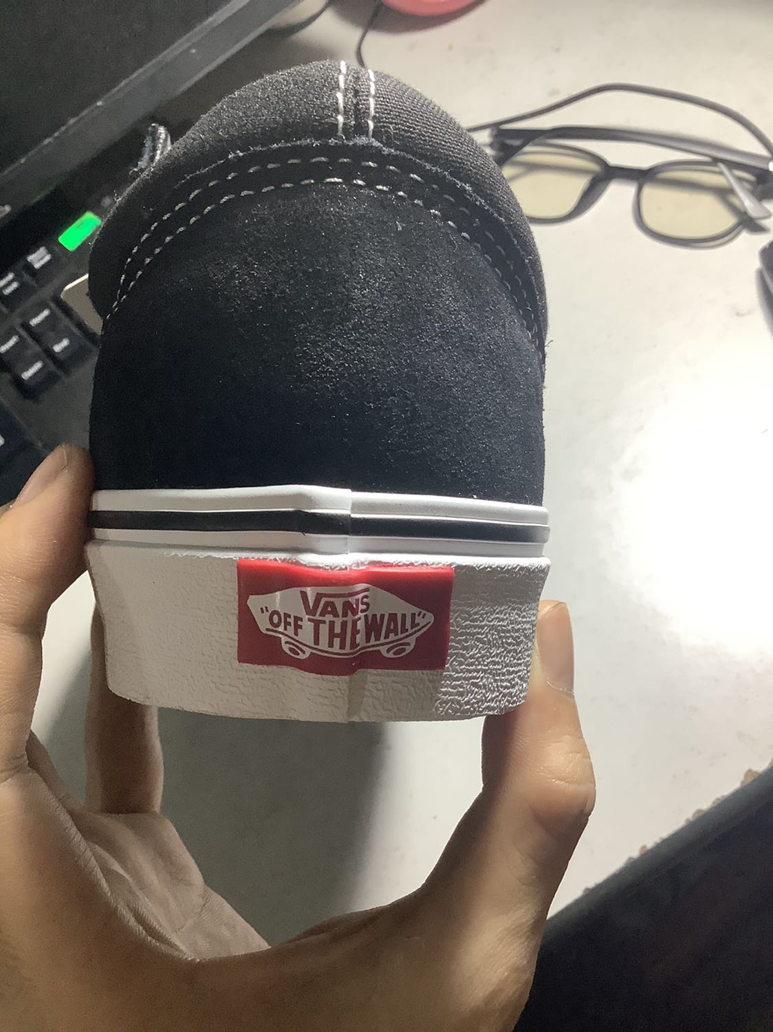 Giày đẹp , mua được giảm 200k, khá là ưng . Được tặng thêm tất và tote của sneaker buzz ! Giao hàng nhanh hơn dự kiến Giày đẹp , mua được giảm 200k, khá là ưng . Được tặng thêm tất và tote của sneaker buzz ! Giao hàng nhanh hơn dự kiến