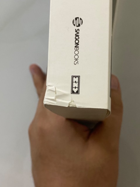 Tiki xin xem lại và đổi sách giúp mình. Sách rách gáy, lòi cả phần trang sách. Đọc rất sợ bị đứt ra từng trang. Xin vui lònh đổi lại sách giúp. Xin cám ơn