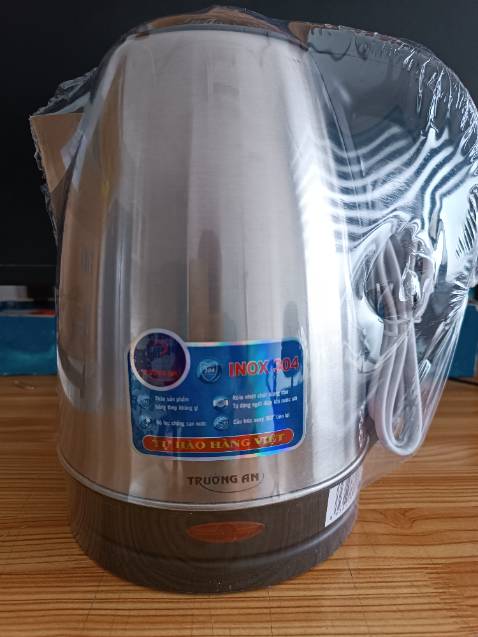 Ấm đẹp, nấu sôi nhanh, Inox 304, an toàn cho người dùng, vỏ thùng carton thân thiện với môi trường, trong thùng còn có 01 cái công tắc dự phòng