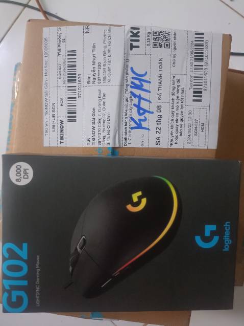 chuột phải bị hỏng, khi nhấn không nghe tiếng click và bị kẹt không bật lên lại.