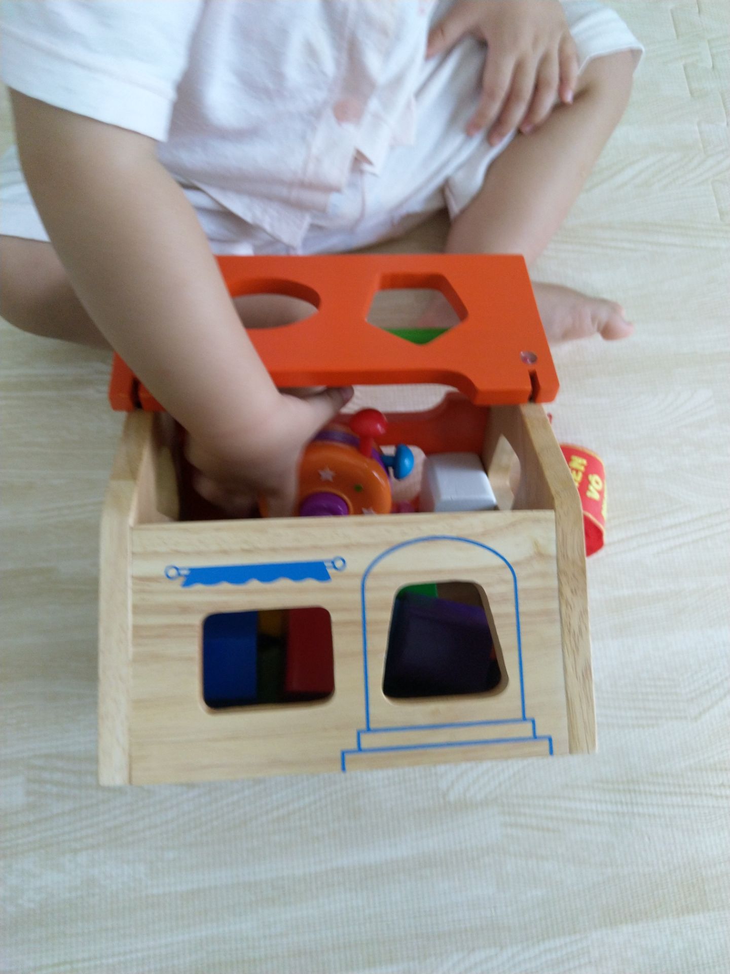 bé nhà mình rất thích. sản phẩm chắc chắn, an toàn. 
Tiki giao hàng nhanh