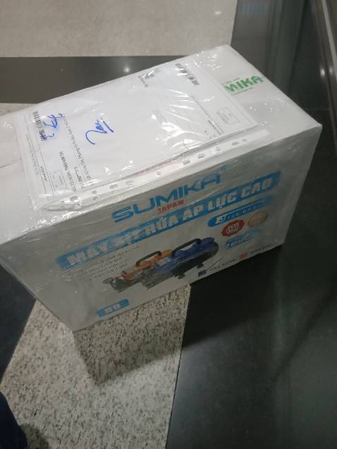 Máy thiết kế gọn đẹp, công suất mạnh, áp lực mạnh, tuy nhiên đầu nước vô van ko kín mình fai quấn thêm băng keo ống nước mới tạm ổn, xài lâu dài mới biết độ bền của máy, nói chung xài ok so với tầm giá