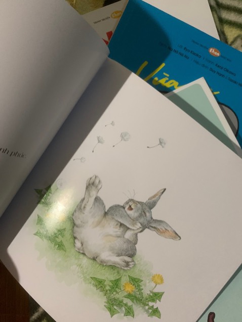 Sách xinh, nội dung hay con mình 1 tuổi cực thích cuốn này