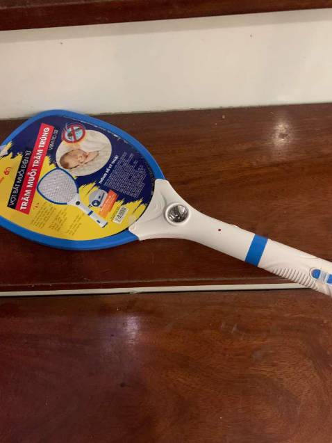 Vợt to đẹp, đèn sáng, dính muỗi là nổ ngay, đáng tiền