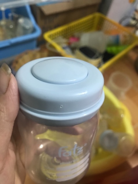 Bình siêu tiện , thiết kế thông minh , mua thêm 1 cái núm là có thể thành bình bú Bình siêu tiện , thiết kế thông minh , mua thêm 1 cái núm là có thể thành bình bú