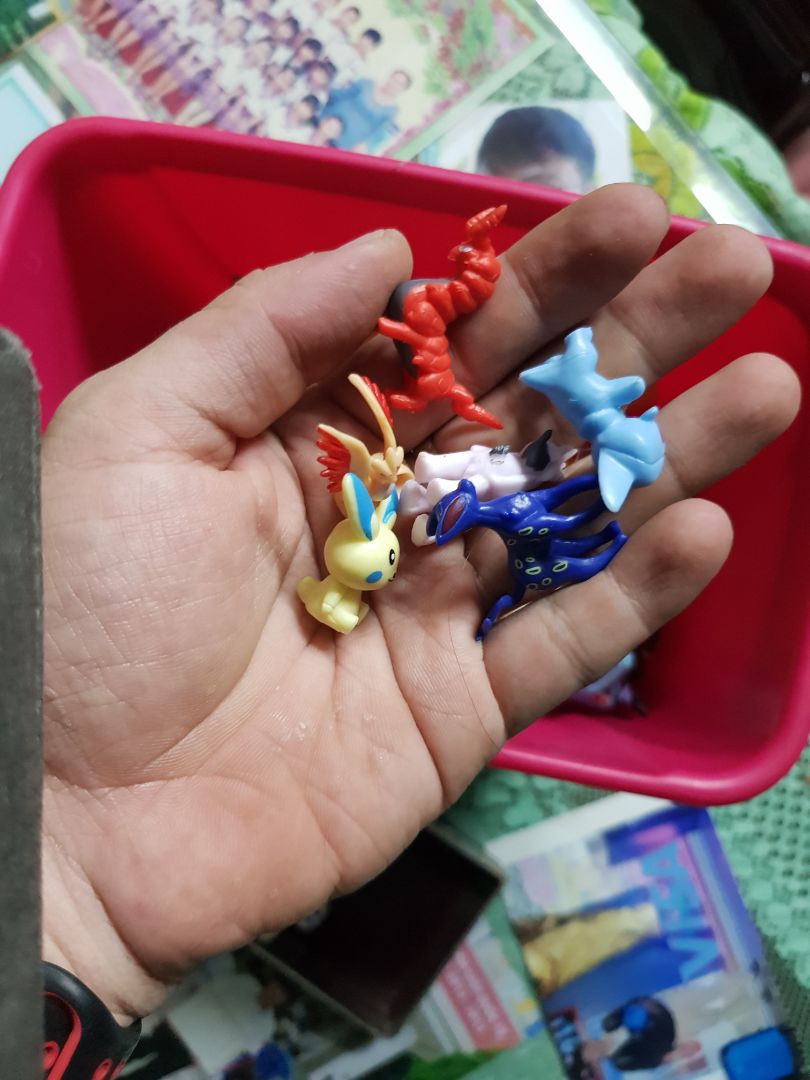 hơi nhỏ màu cũng ok ko trùng con ..