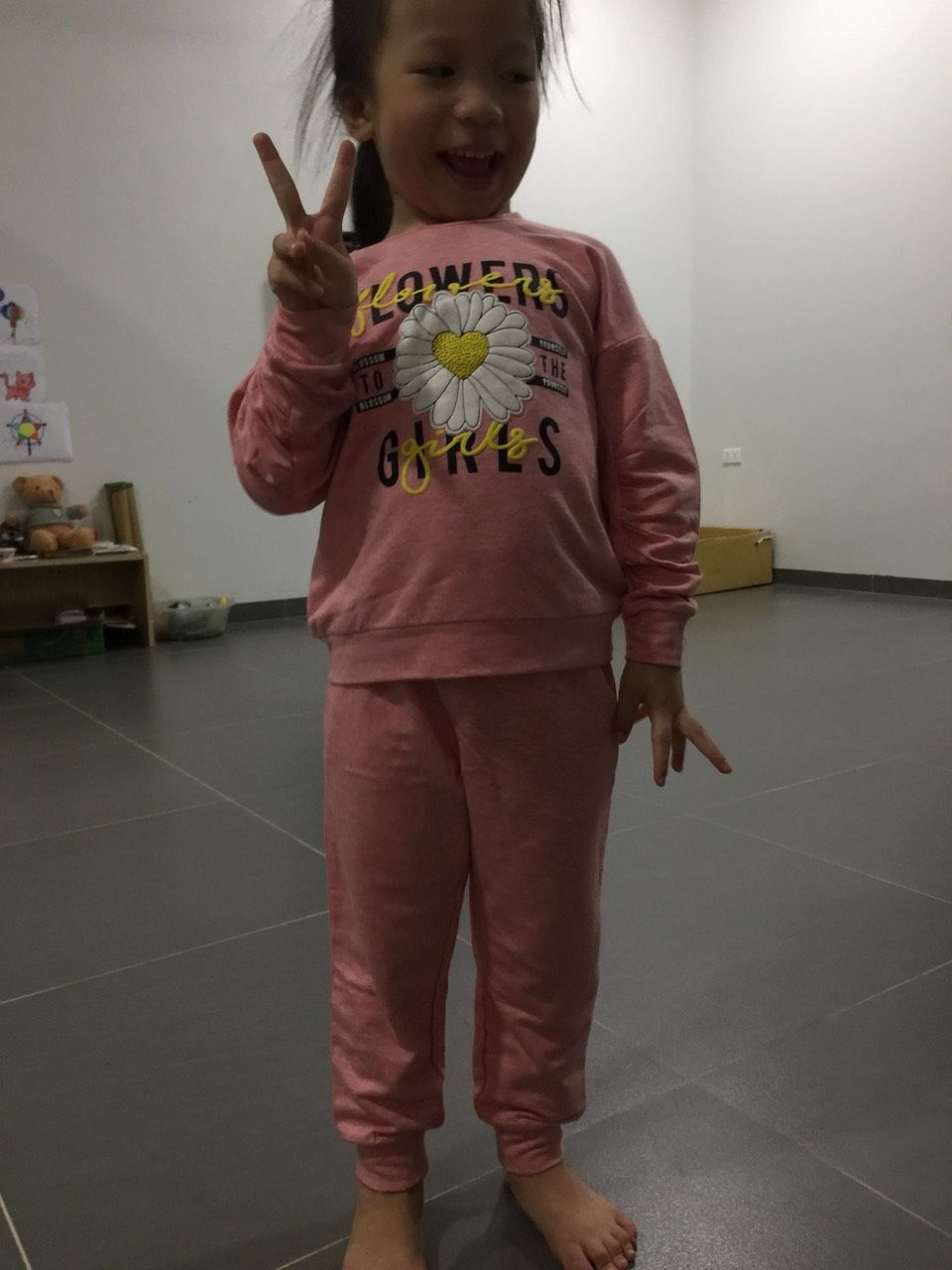 chất co dãn, mềm, bé mặc vừa xinh. shop tư vấn nhiệt tình, giao hàng nhanh, tks sốp