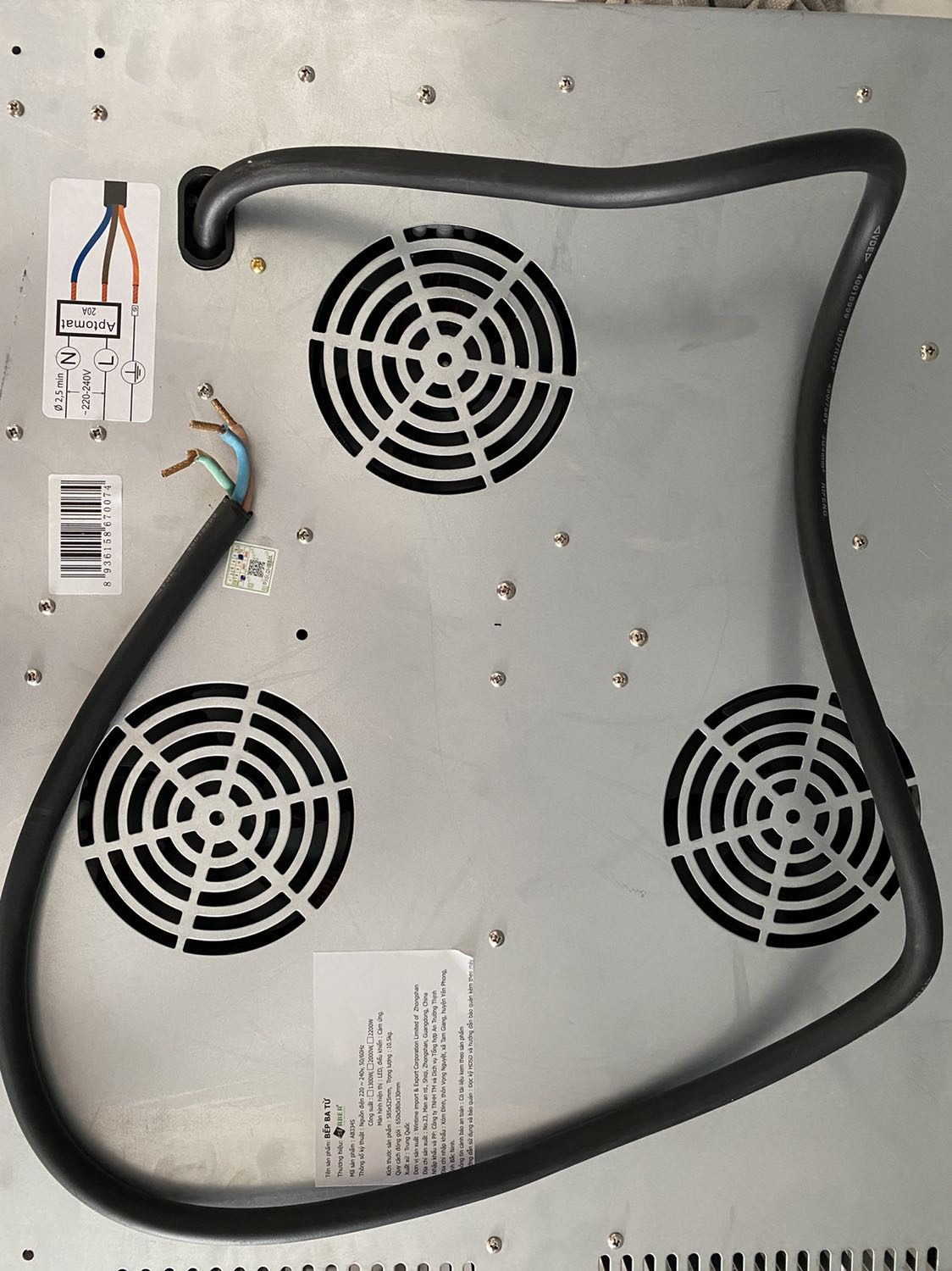 Giá hợp lý, bếp đẹp, viền kim loại nhìn cũng sang, hoạt động tốt