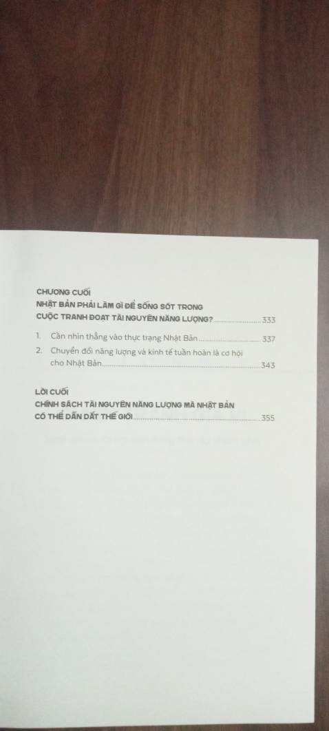 Nhiều nhà nghiên cứu đã tiếp cận lịch sử nhân loại bằng các cuộc chiến tranh. Nhưng đến Hikaru Hiranuma thì ông có cách tiếp cận cuộc chiến tranh này với biểu hiện là "tranh đoạt tài nguyên". Vấn đề trên cho chúng ta một góc nhìn căn cơ về các xung đột từng diễn ra trong lịch sử nhân loại.Từ trang đầu đến trang 359 sẽ luôn là câu trả lời lý thú xoay quanh chủ đề chính của cuốn sách!