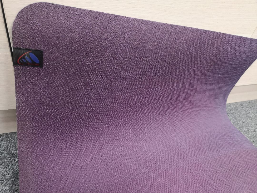 Nhận hàng thất vọng lắm. Hai đầu thảm bạc phếch như hàng cũ, đã qua sd