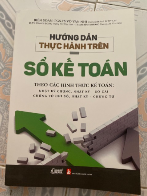 Giao hàng nhanh, đóng gói chắc chắn. Sách khá hay và chi tiết