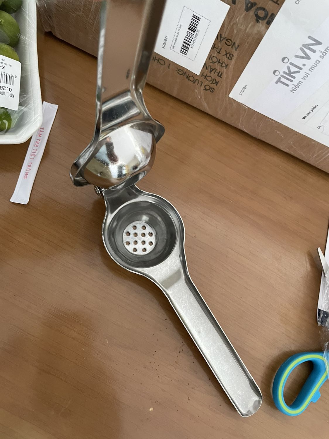 Flimsy, only for lime or lemon.....do not buy for key lime