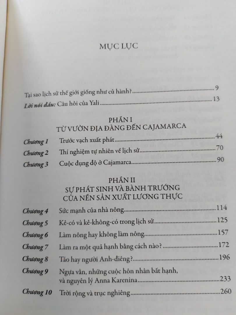 Cuốn sách có độ dài 690 trang kèm theo 1 số hình ảnh, cùng với những câu hỏi, những chứng minh về lịch sử, địa lý và cả chiến tranh nữa, ... Với độ dài này thích hợp đọc sách vào những ngày ở nhà giãn cách ?
