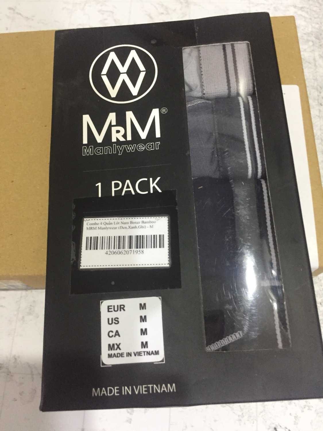 Sản phẩm cực chất lượng, được đóng gói rất đẹp, cẩn thận đầy đủ thông tin tem mác giá cho khách hàng. 90k/ 1 c nhưng mua combo chỉ chưa đến 70k/c. so với thì rất hài lòng.
Hàng thương hiệu/chính hãng brand việt nam được sản xuất tại vn, đáng để ủng hộ.
Mua tiki rất nhiều, cũng tháy nhiều sự thay đổi tiki, giao nhanh hơn, đặt hôm trước hôm sau đã có, nhân viên trẻ , nhiệt tình....
5* cho sản phẩm và service tuyệt vời. sp tốt sẽ quay lại mua thêm trong tương lai.