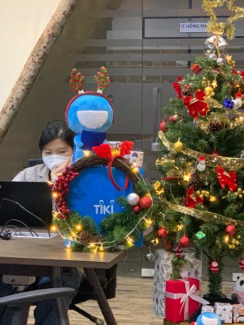 đèn đẹp, chắc chắn. mà ánh sáng hơi yếu xíu, do ngôi sao bọc bên ngoài nhựa hơi dày. mà nói chung là 10đ