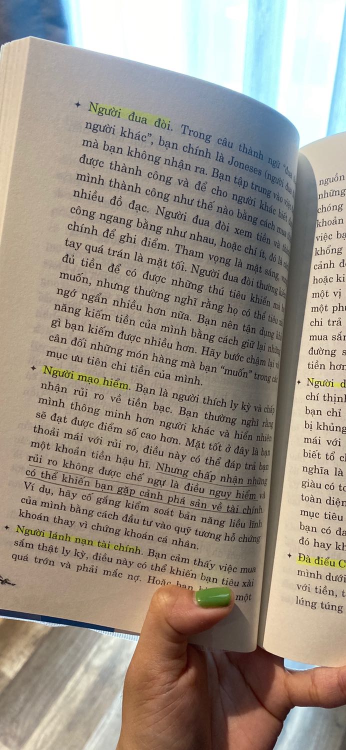 Tổng quan được những y chính để việc chi tiêu trở nên hợp lý thông qua các con số cụ thể, cũng như cách để bạn tính được mình có đang chi tiêu vượt mức ổn so với thu nhập hay không.
Hướng dẫn cách trả nợ tín dụng rất hay, và đưa ra được con số khiến bản thân mỗi người phải giật mình vì nếu chỉ chi trả trong số tiền mỗi lần phải thanh toán thì bạn sẽ thành con nợ 10-15 năm của Ngân Hàng.
Tuy nhiên, một số cách chi tiêu đã lỗi thời ví dụ: thay bóng đèn dây đốt bằng đèn huỳnh quang CFL ( ngày nay đó là việc hiển nhiên).
Du lịch chọn nhà nghỉ/khách sạn - ngày nay chúng ta đã được đa dạng hoa các nhu cầu nghỉ dưỡng với mức giá hoàn toàn hợp lý.