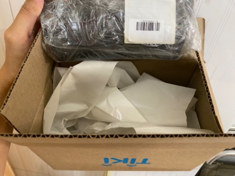 Tạm ổn so với giá tiền, kính nhìn hơi lỏng lẻo dễ rớt phải móc vào dây đeo khẩu trang thì ko bị rớt, hộp kính tặng kèm OK. Chất lượng thì ko nói được rồi, tạm che nắng khi đi gần nhà OK, chứ cũng ko dám cho bé đeo thường xuyên lâu được vì sợ hại mắt bé. Đặt Hàng chưa đến 2 tiếng đã nhận được rồi. Shipper nhiệt tình thân thiện, Thanks all.