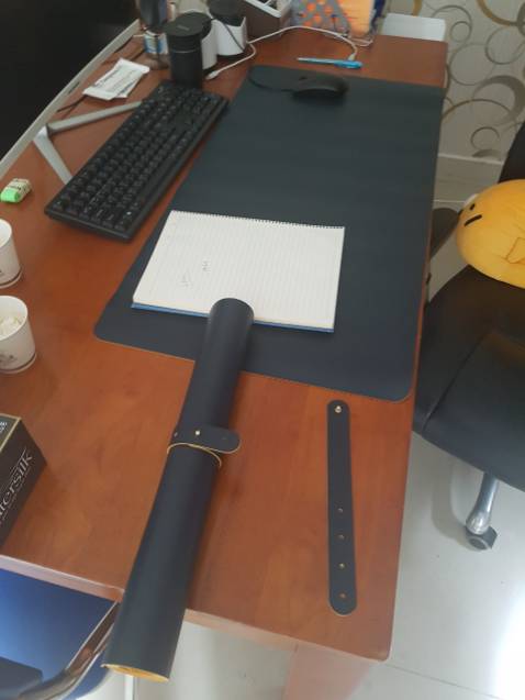 Sạch sẽ và mịn Nó sẽ là sản phẩm tốt nhất nếu nó dày hơn một chút. 
Đã mua hai chiếc cho văn phòng và gia đình.